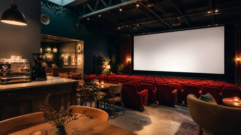 L’Aquarium : un lieu unique alliant cinéma et café pour une expérience immersive